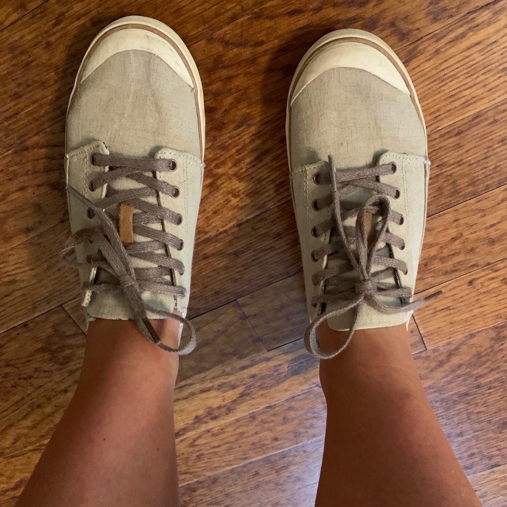 Reef sneakers barely worn